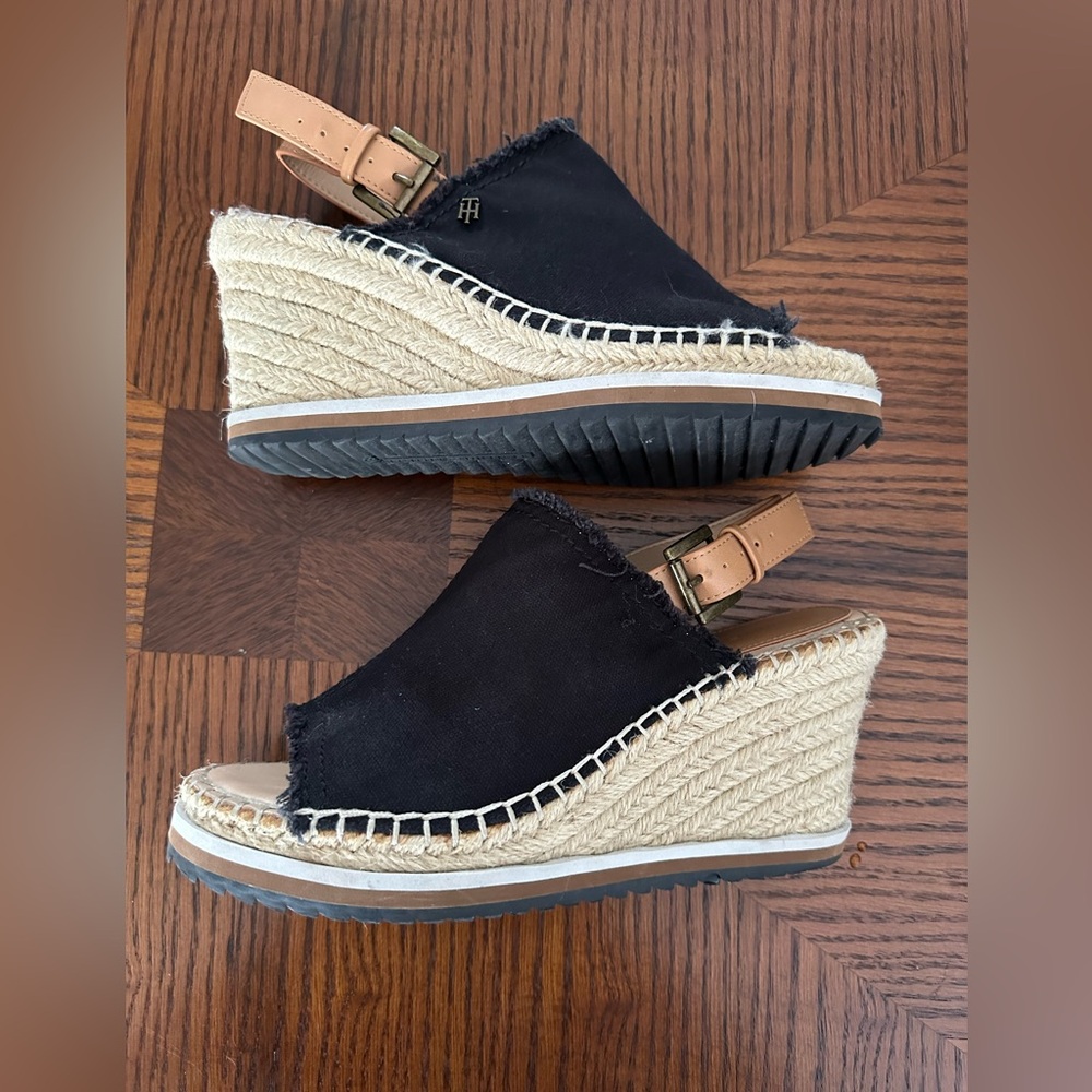 Tommy Hilfiger women’s size 8 Black Espadrille Wedge Sandals